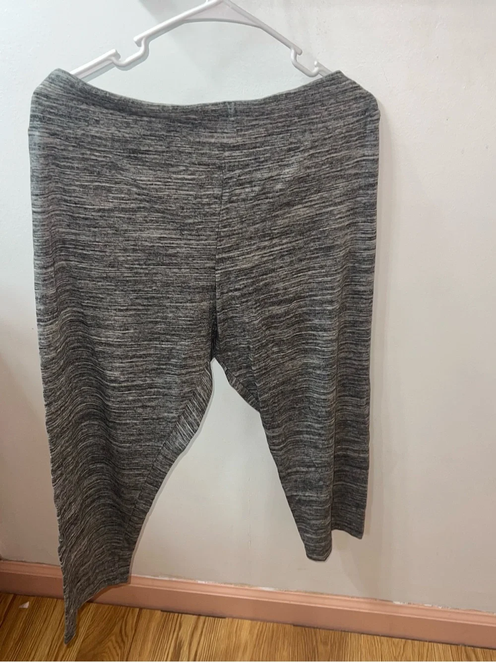 Time and Tru Heather Gray Wide-Leg Knit Capris